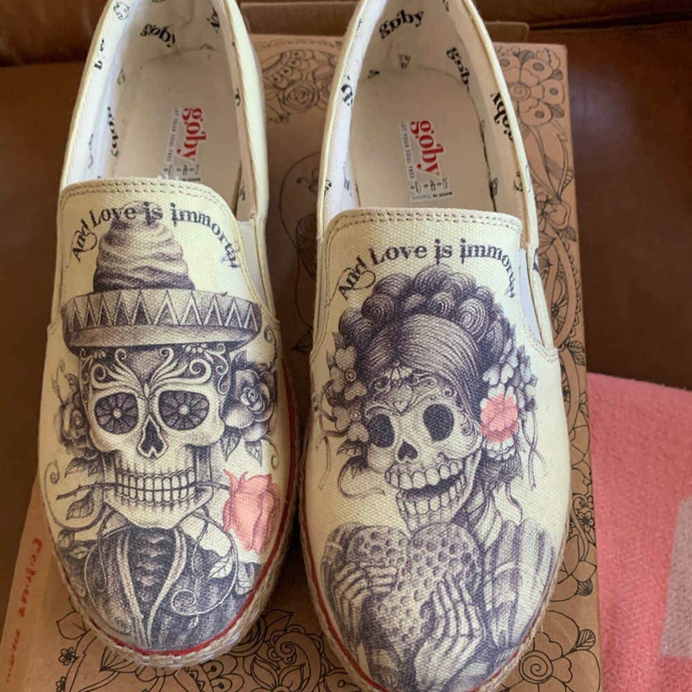Goby skull shoes